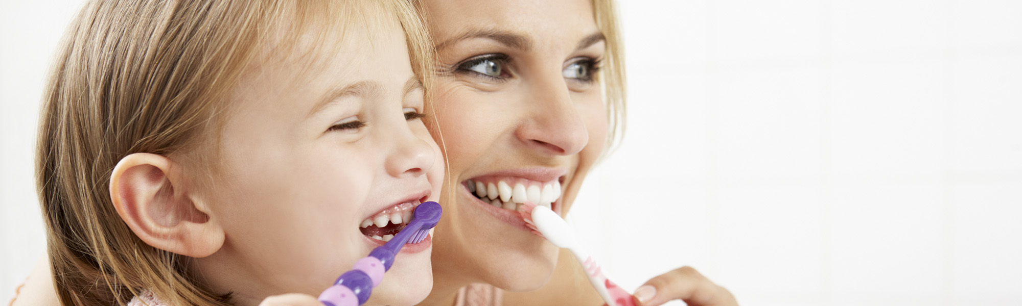 Staying on Track with Oral Hygiene This Summer: Your Guide to a Healthy Seasonal Smile